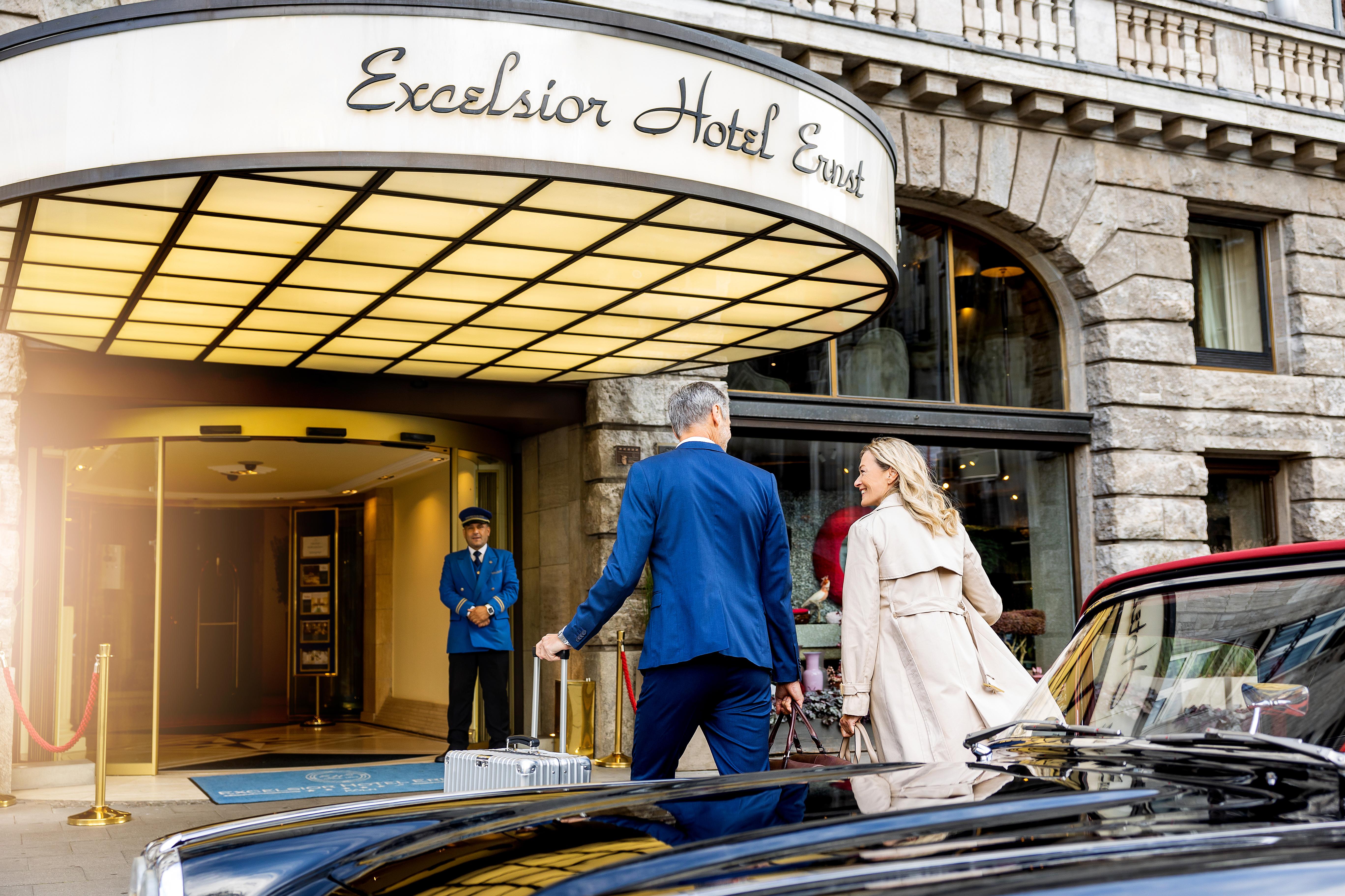 Excelsior Hotel Ernst Am Dom Köln Eksteriør billede Entrance of the hotel